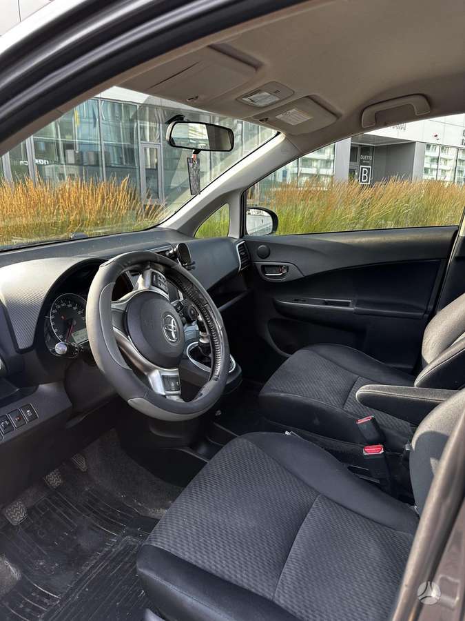 Toyota Verso-S 2012 — photo 19