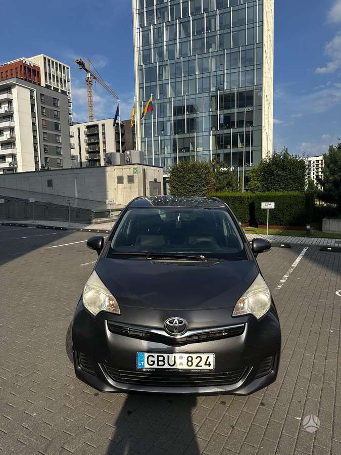 Toyota Verso-S 2012 — rear view