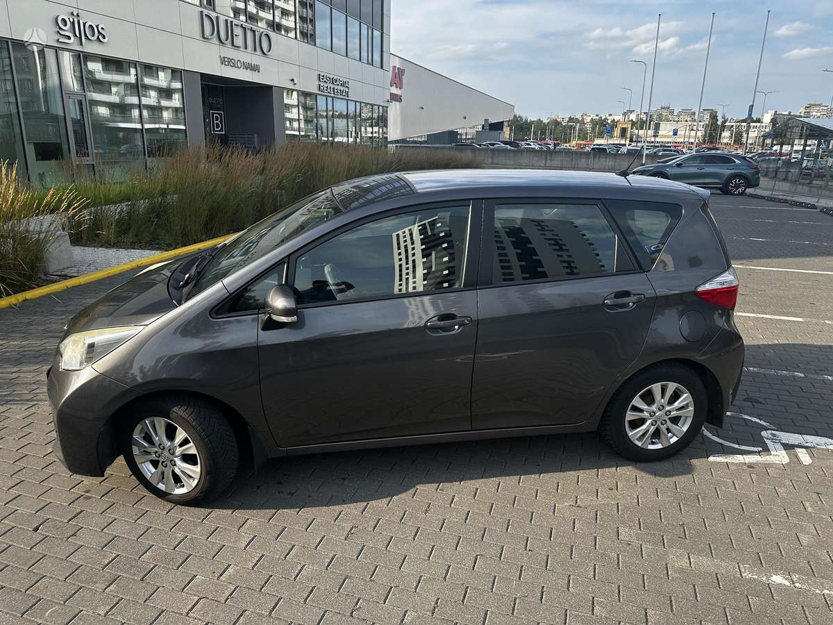 Toyota Verso-S 2012 — engine 1329 cm³, 99 HP (73kW)