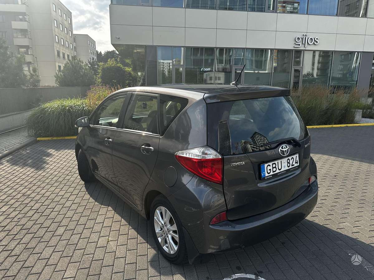 Toyota Verso-S 2012 — photo 5