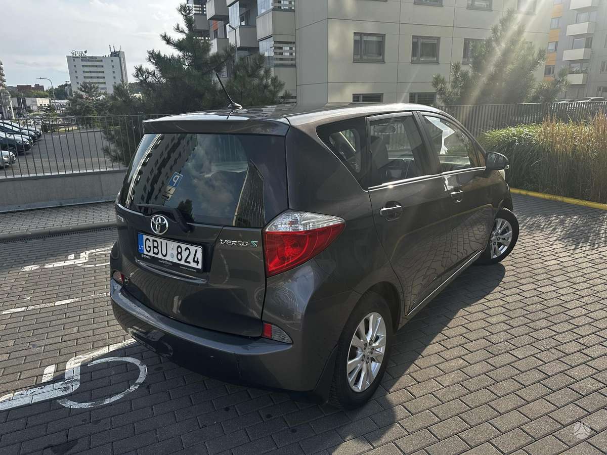 Toyota Verso-S 2012 — photo 6