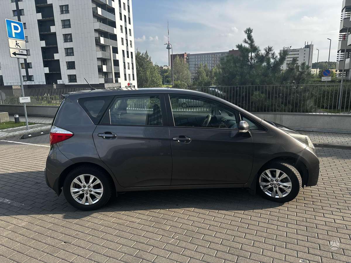 Toyota Verso-S 2012 — photo 7