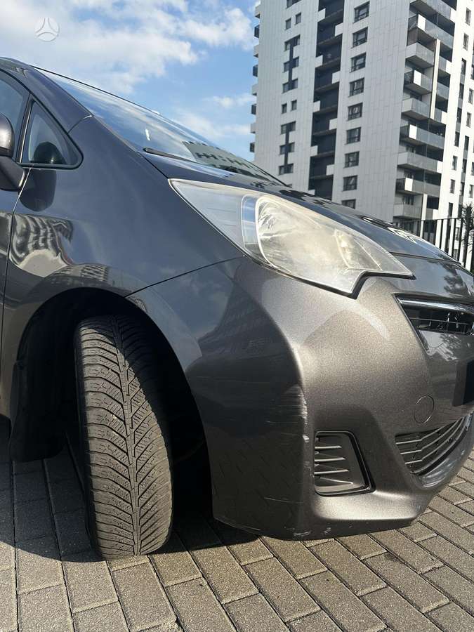 Toyota Verso-S 2012 — photo 8