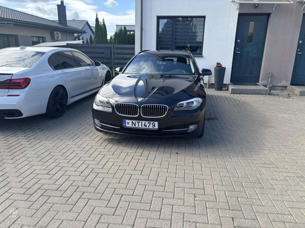 BMW 520 2012 — вигляд ззаду