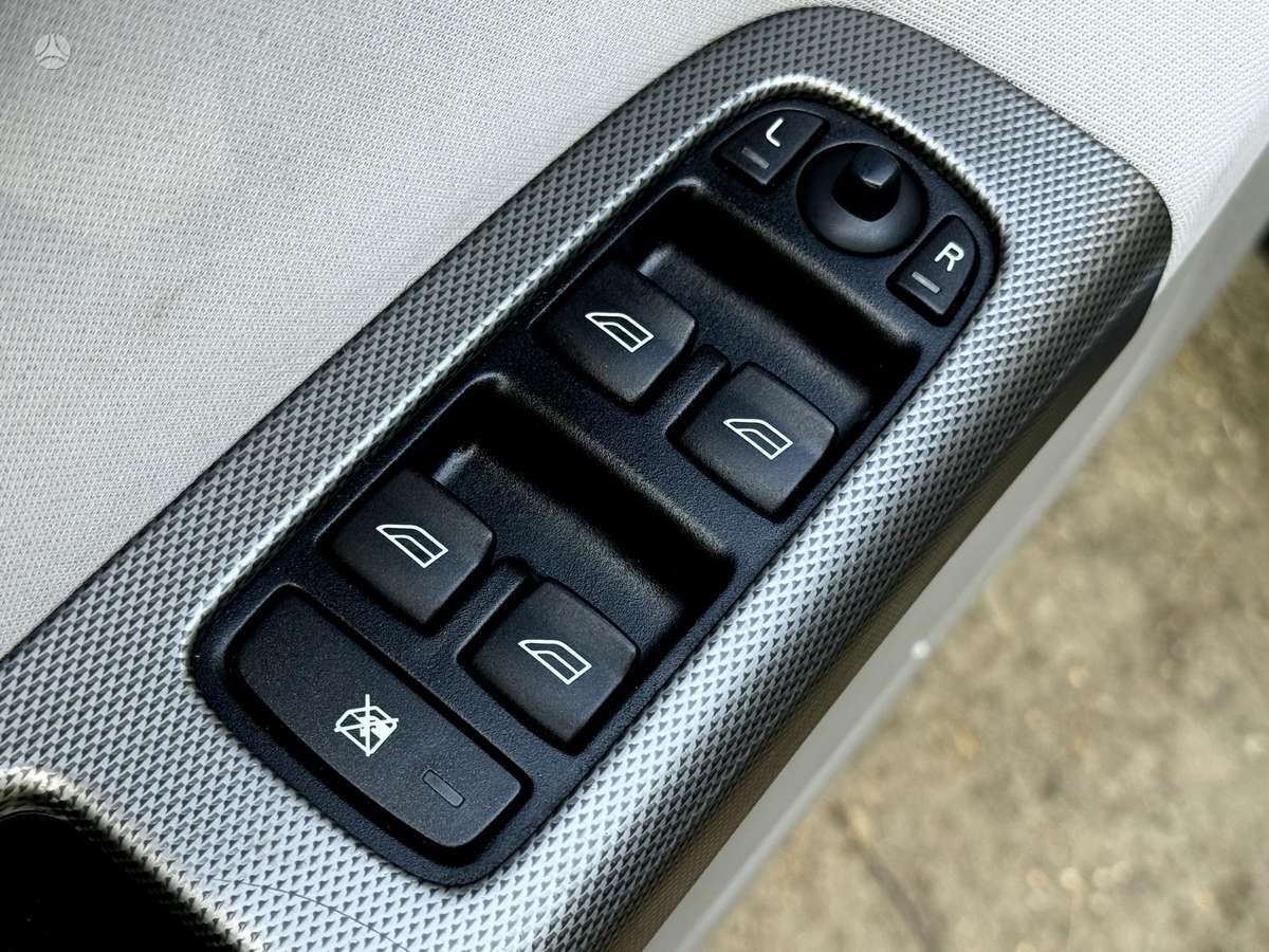 Volvo V50 2008 — photo 13