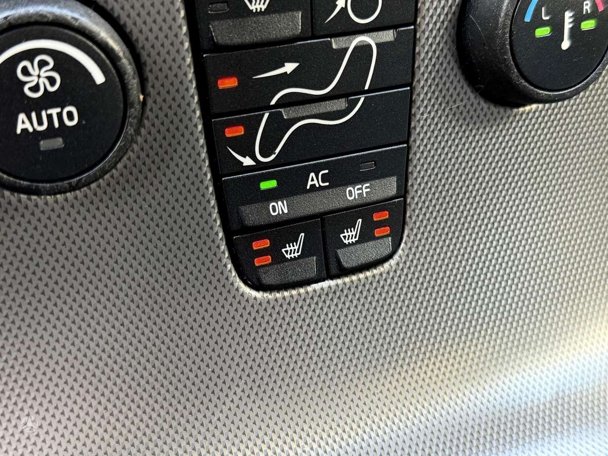 Volvo V50 2008 — photo 18