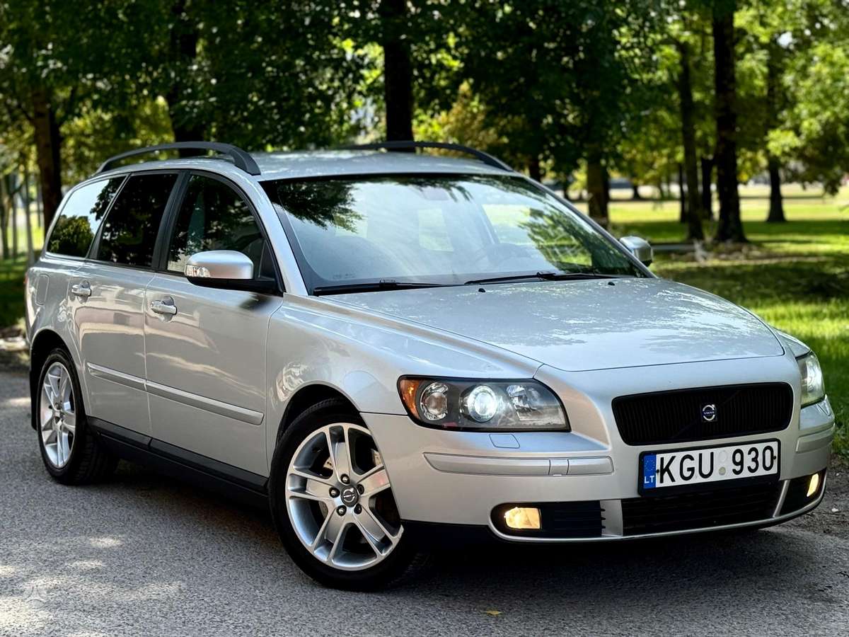 Volvo V50 2008 — rear view