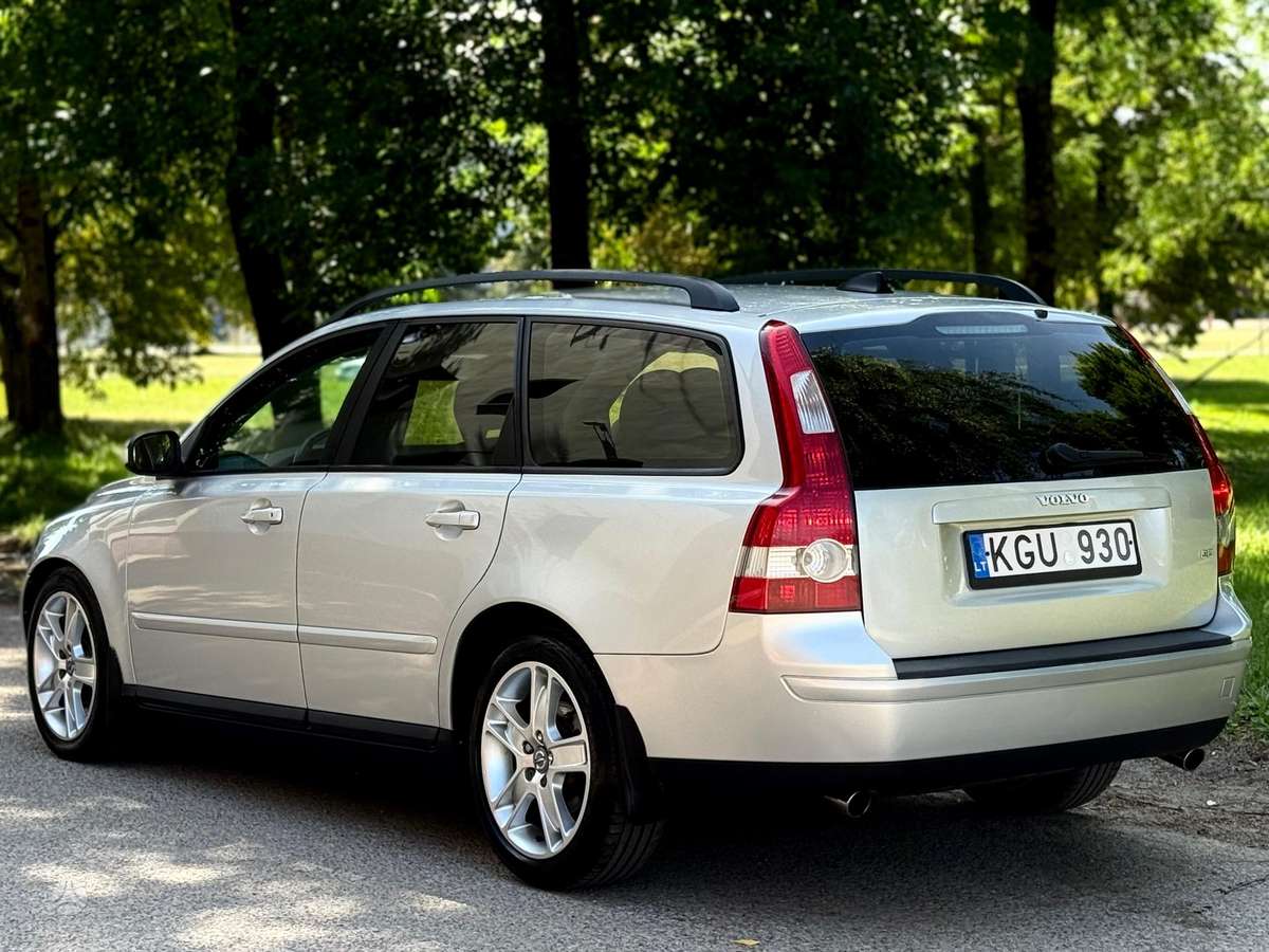 Volvo V50 2008 — interior