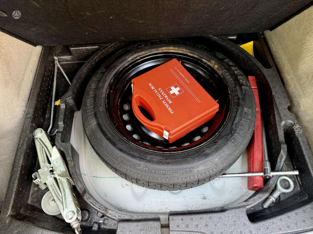 Volvo V50 2008 — photo 9