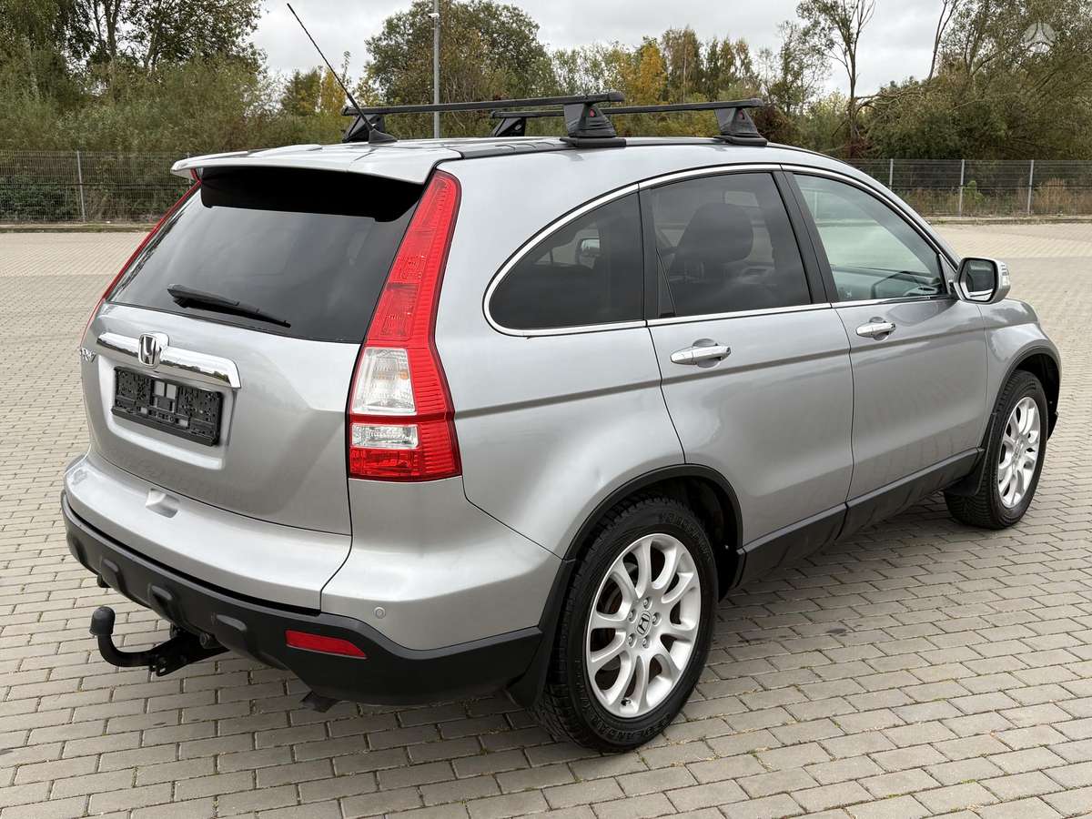 Honda CR-V 2008 — rear view