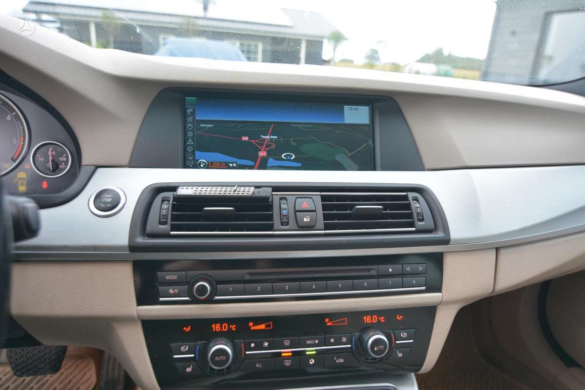 BMW 520 2011 — photo 13