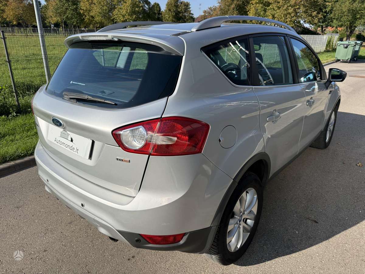 Ford Kuga 2009 — салон