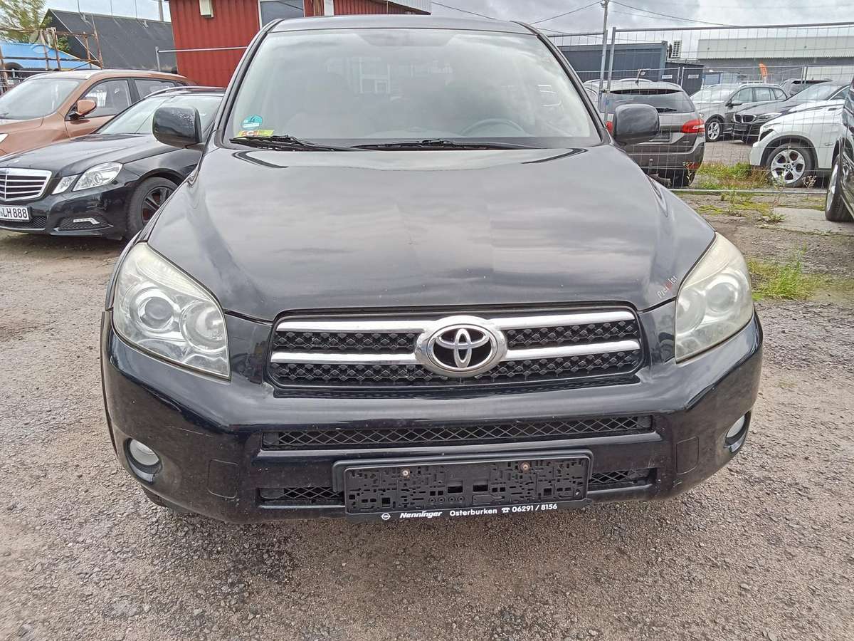 Toyota RAV4 2007 — салон