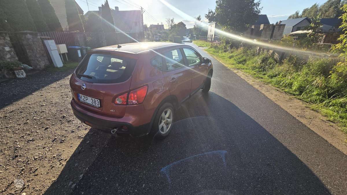 Nissan Qashqai 2008 — rear view