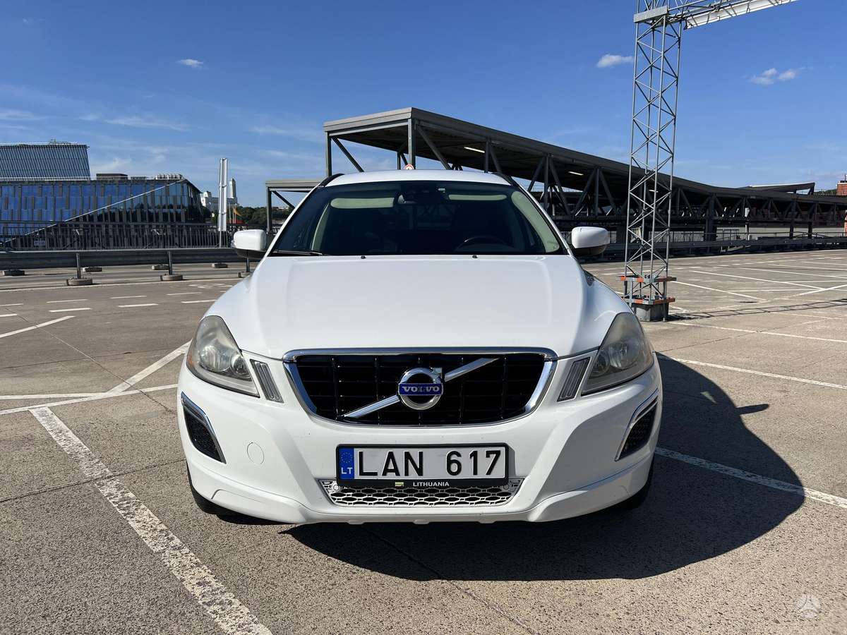 Volvo XC60 2011 — вигляд ззаду