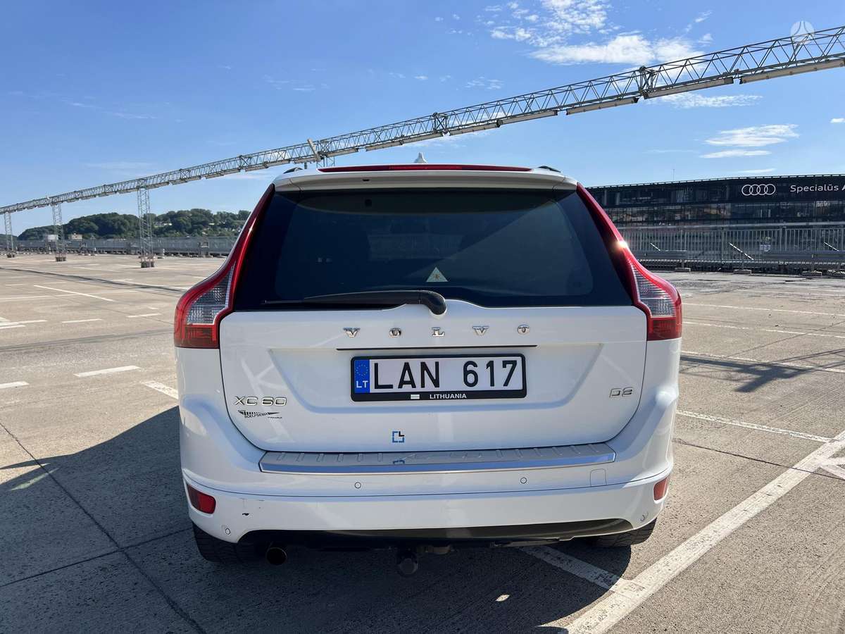 Volvo XC60 2011 — двигун 1999 cm³, 163 HP (120kW)