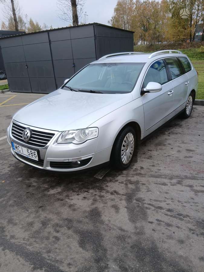 Volkswagen Passat 2006 — rear view
