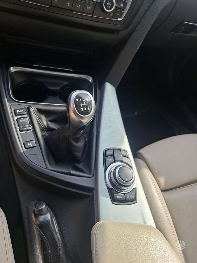 BMW 320 2014 — photo 11