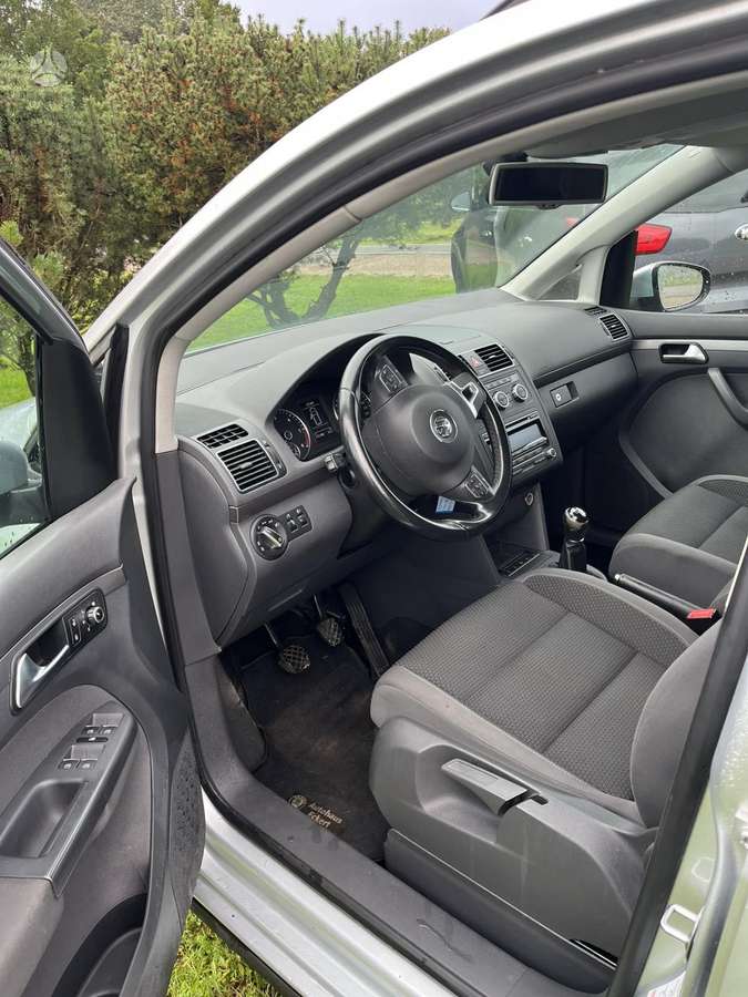 Volkswagen Touran 2014 — engine 1598 cm³, 105 HP (77kW)