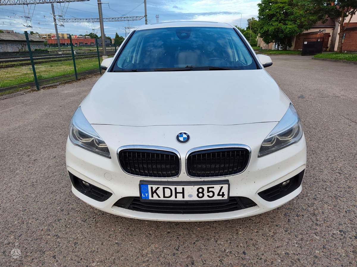 BMW 2 2015 — rear view