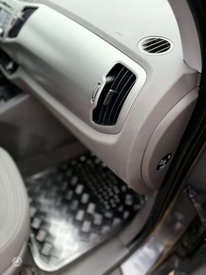Kia Sportage 2011 — photo 13