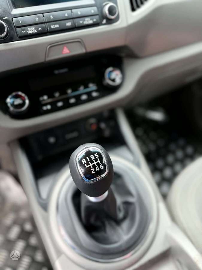 Kia Sportage 2011 — engine 1685 cm³, 116 HP (85kW)