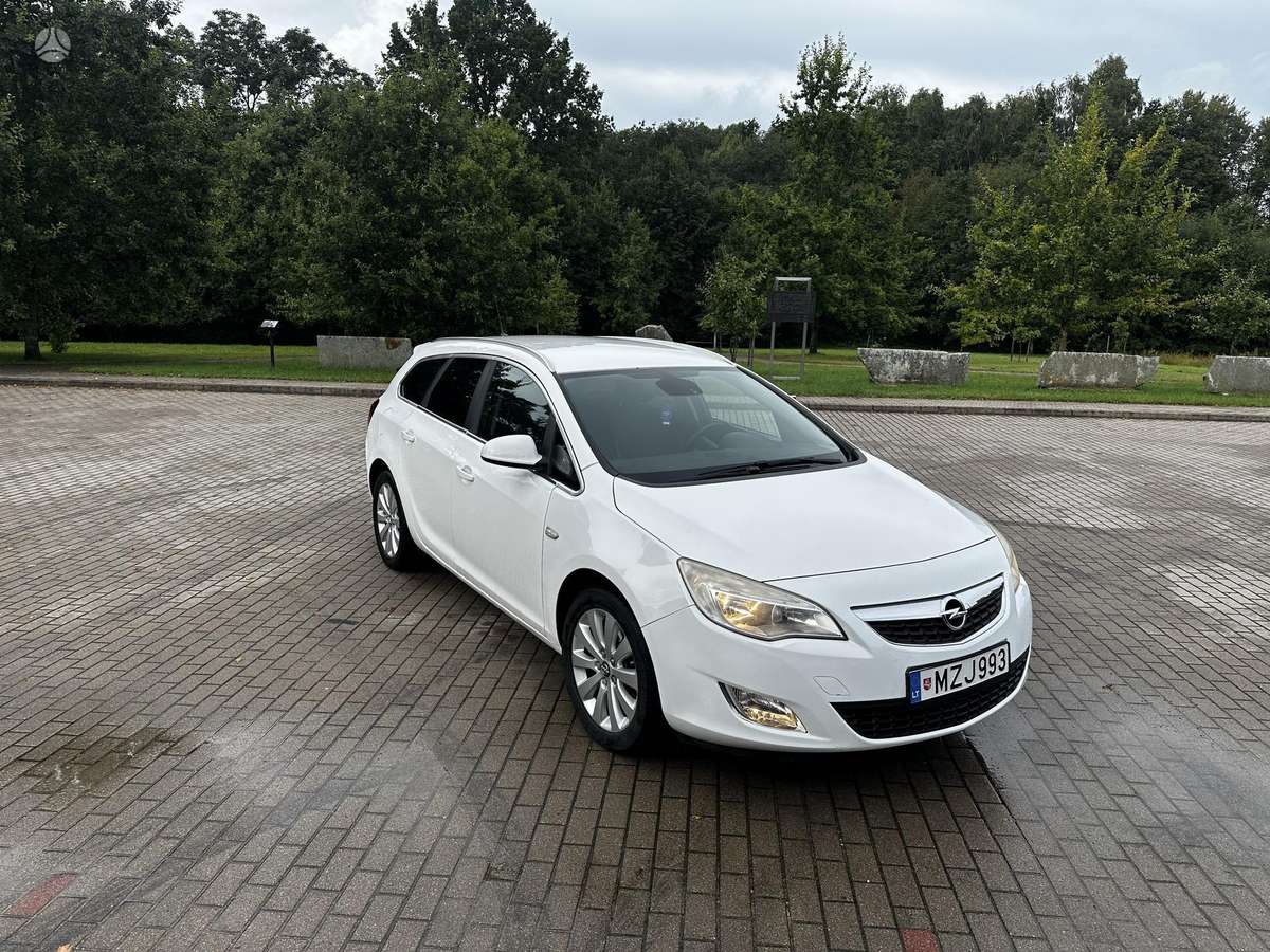 Opel Astra, 2011