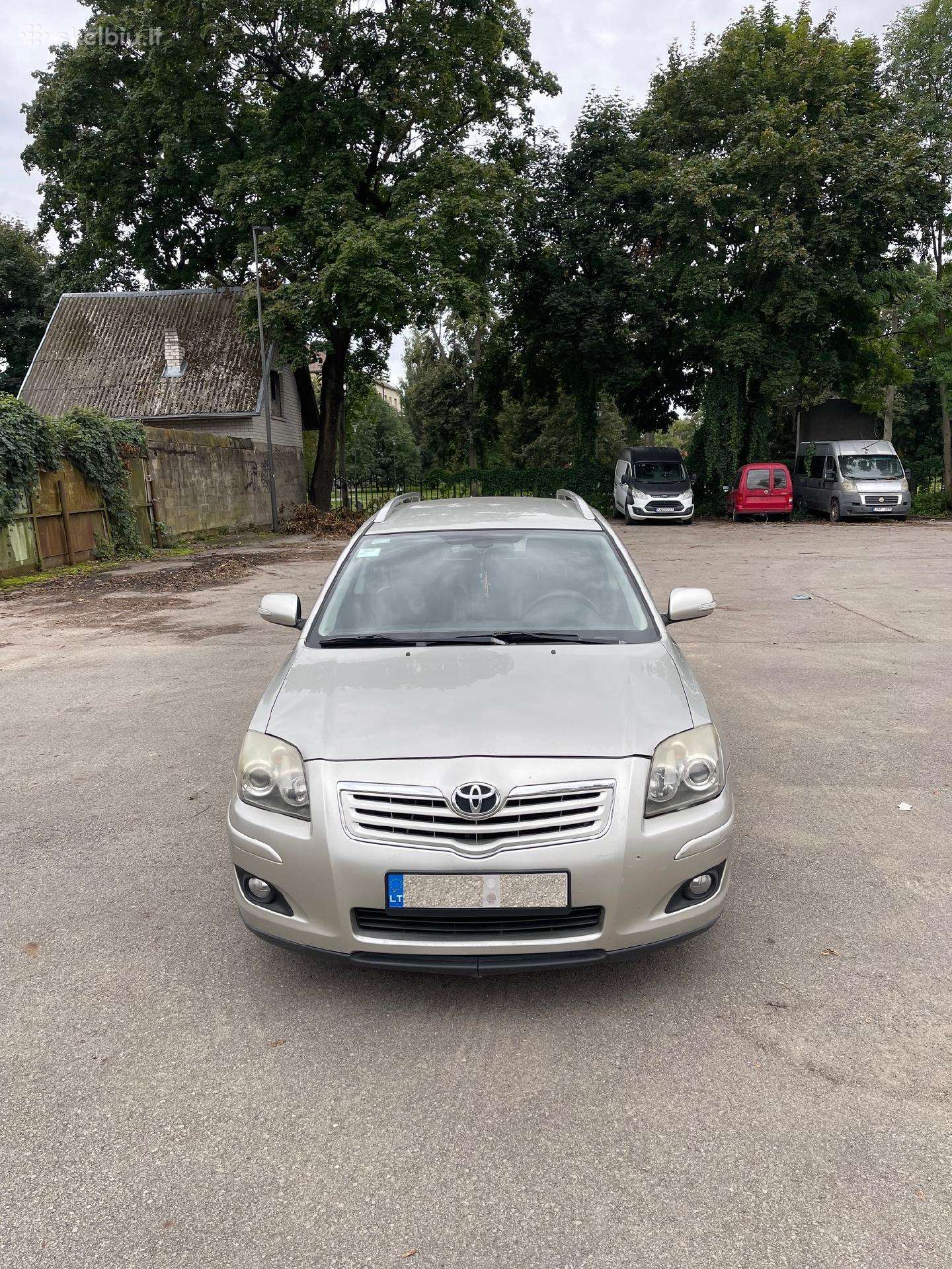 Toyota Avensis 2006 — rear view