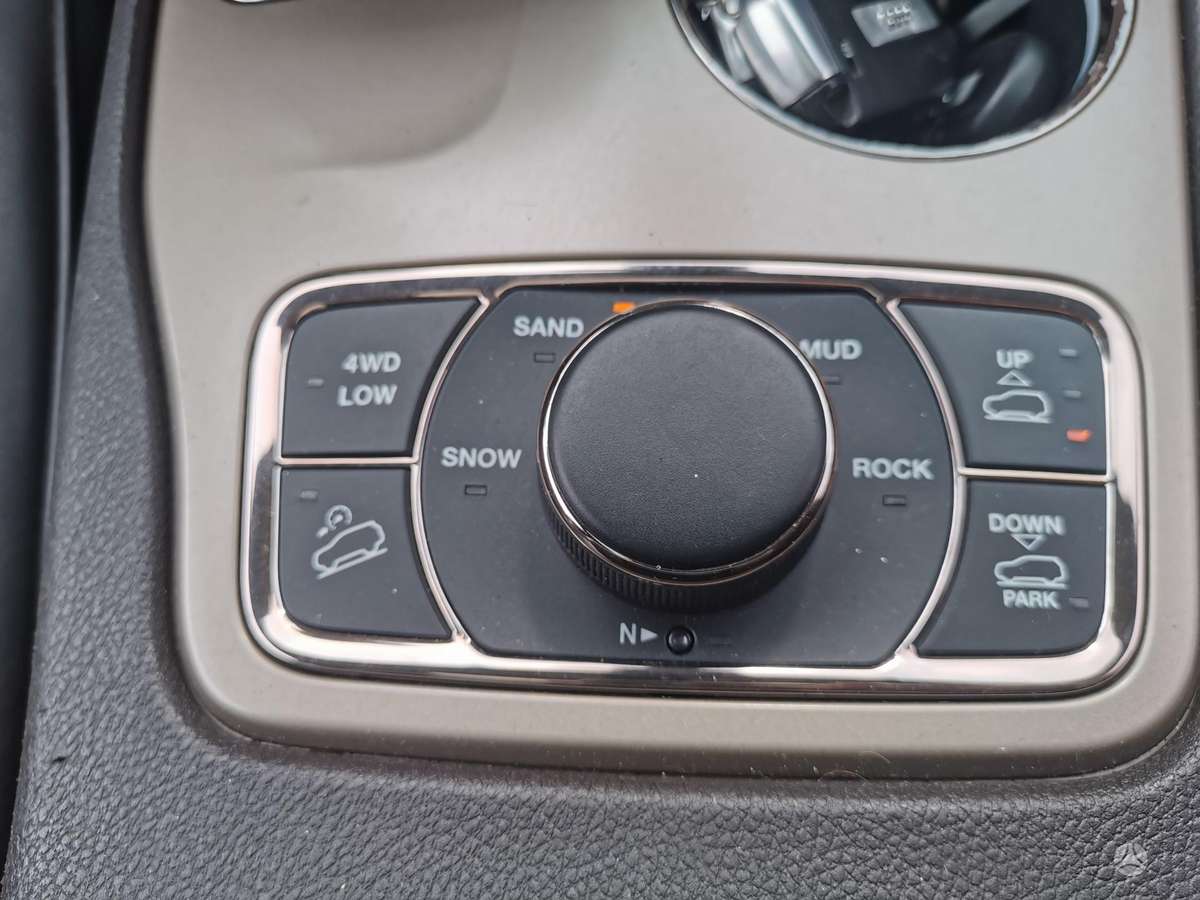 Jeep Grand 2013 — photo 11