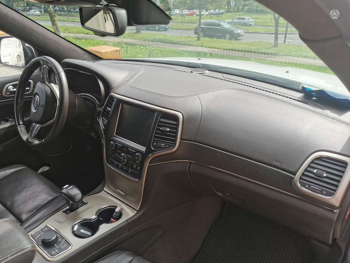 Jeep Grand 2013 — rear view