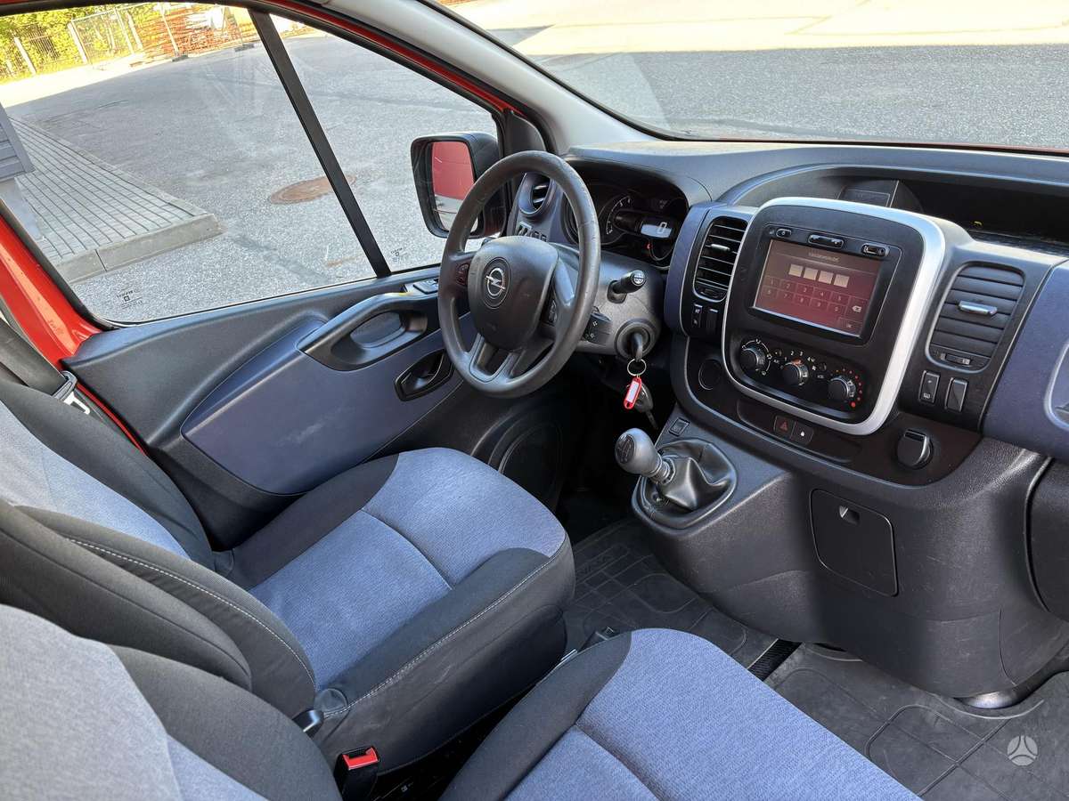 Opel Vivaro 2015 — photo 16