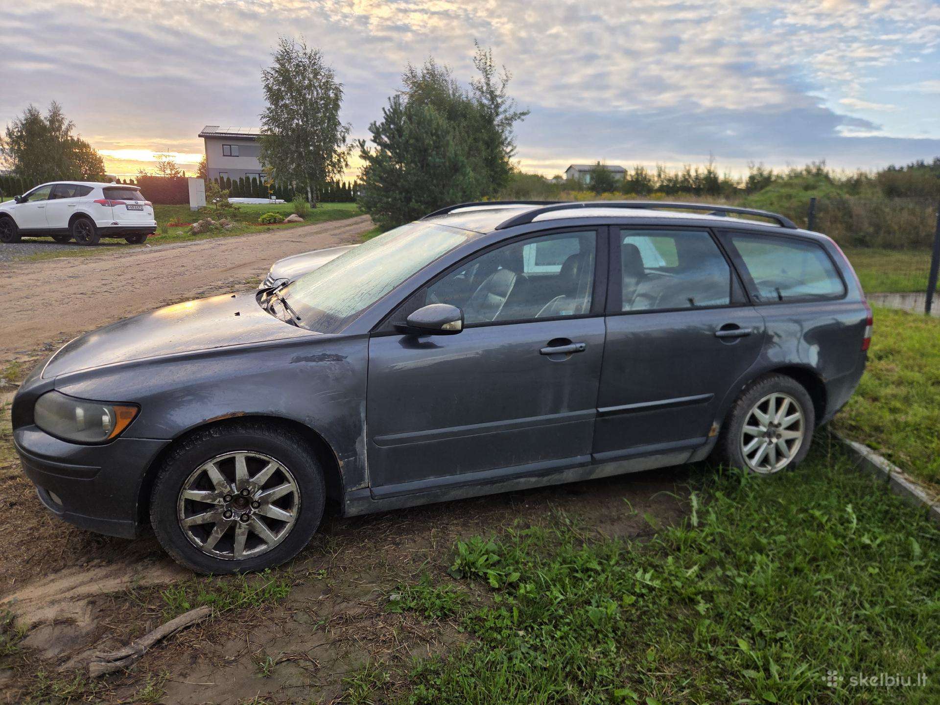 Volvo V50 2006 — rear view