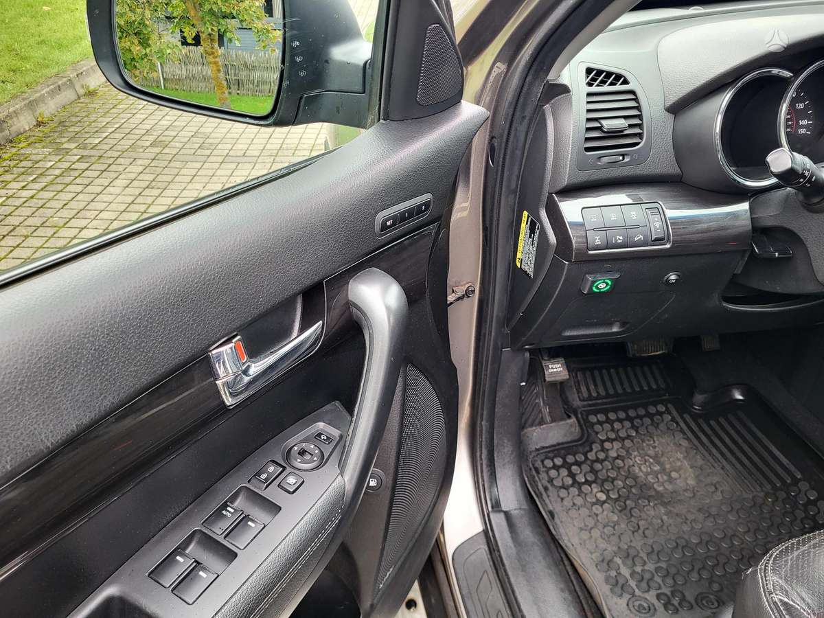 Kia Sorento 2012 — photo 28