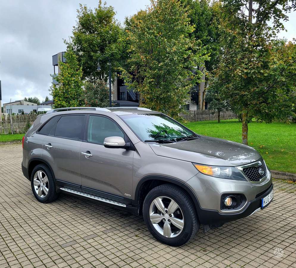 Kia Sorento 2012 — interior