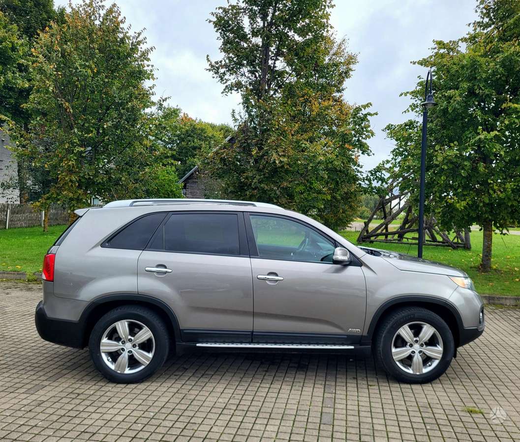 Kia Sorento 2012 — engine 2400 cm³, 177 HP (130kW)