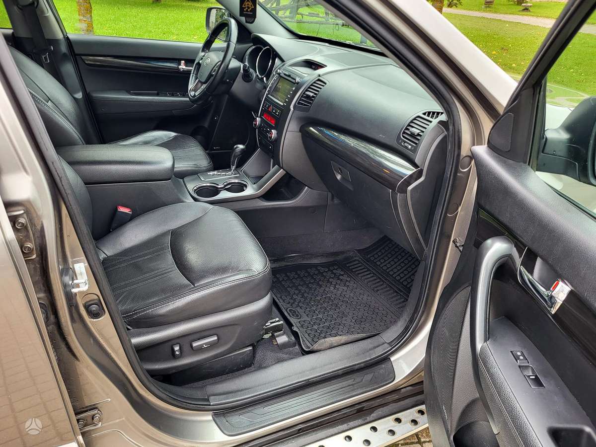 Kia Sorento 2012 — photo 7