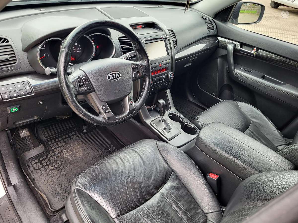 Kia Sorento 2012 — photo 8