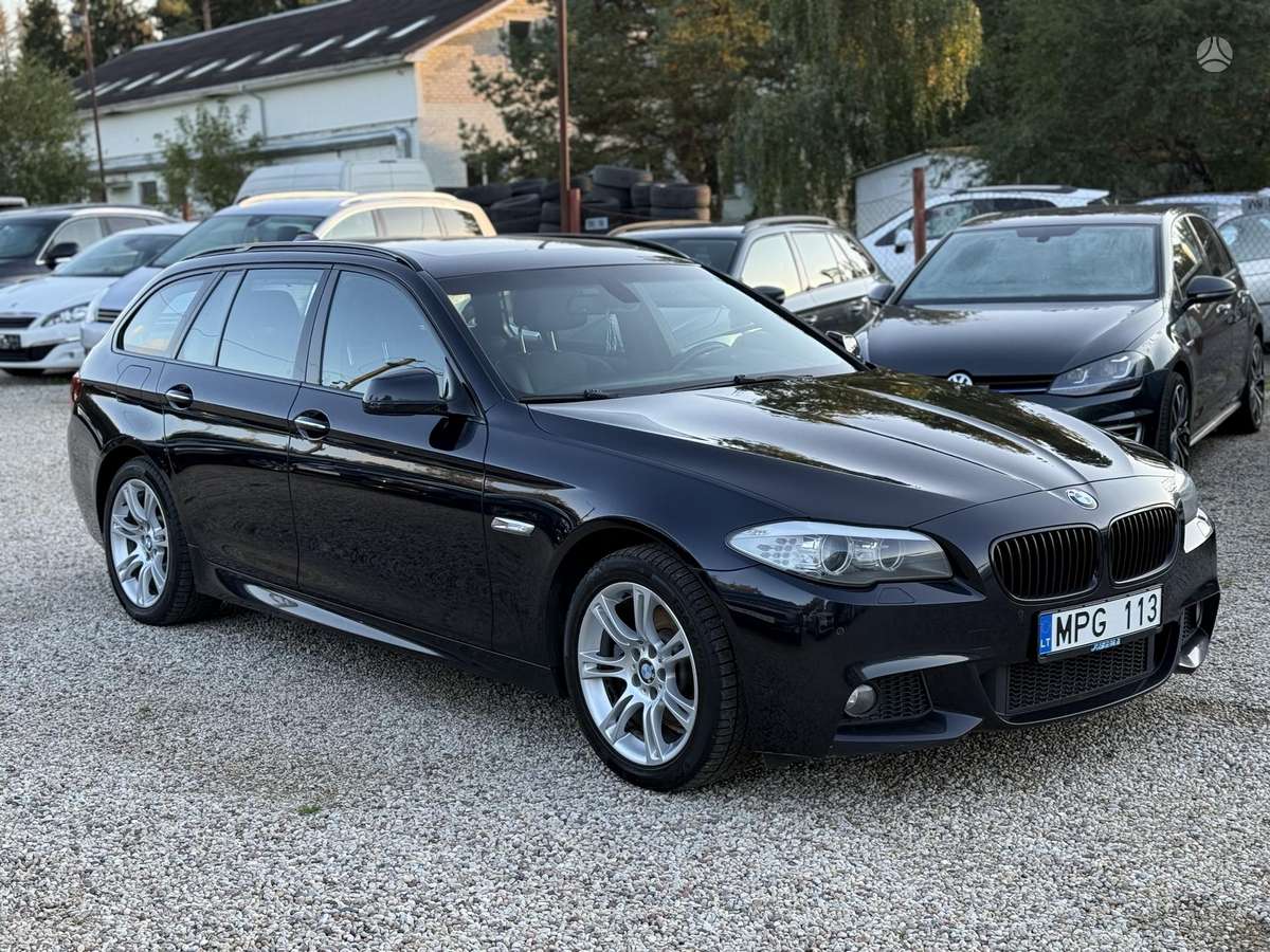 BMW 520 2011 — rear view