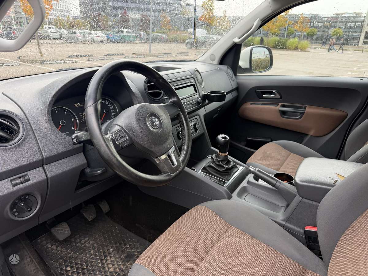 Volkswagen Amarok 2012 — photo 8