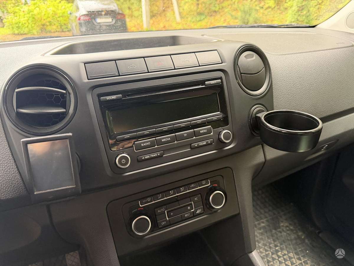 Volkswagen Amarok 2012 — photo 9