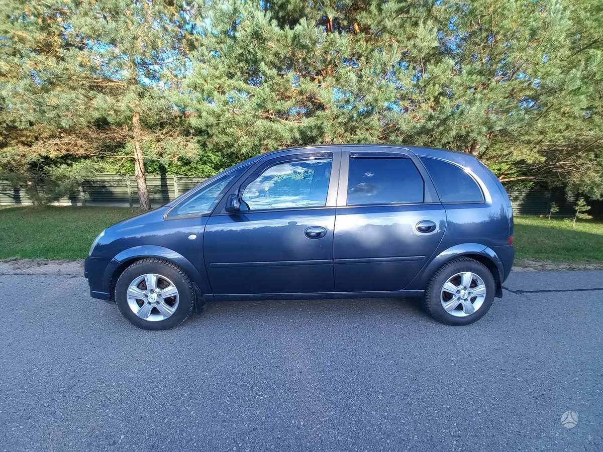 Opel Meriva 2009 — rear view