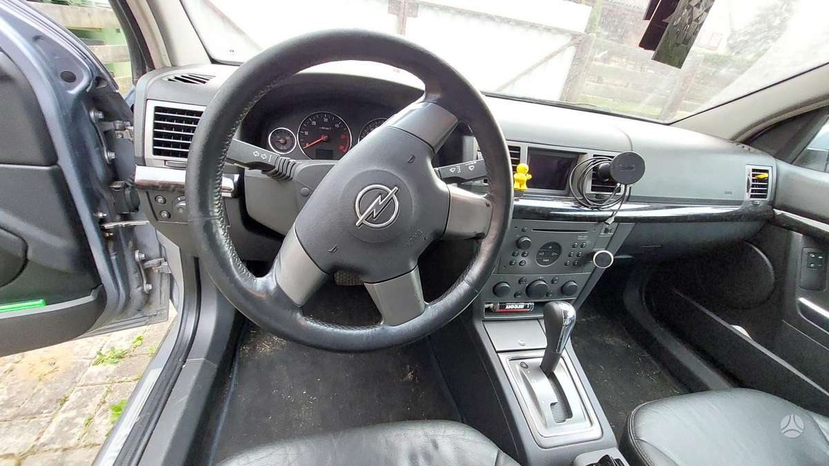 Opel Signum 2005 — вигляд ззаду