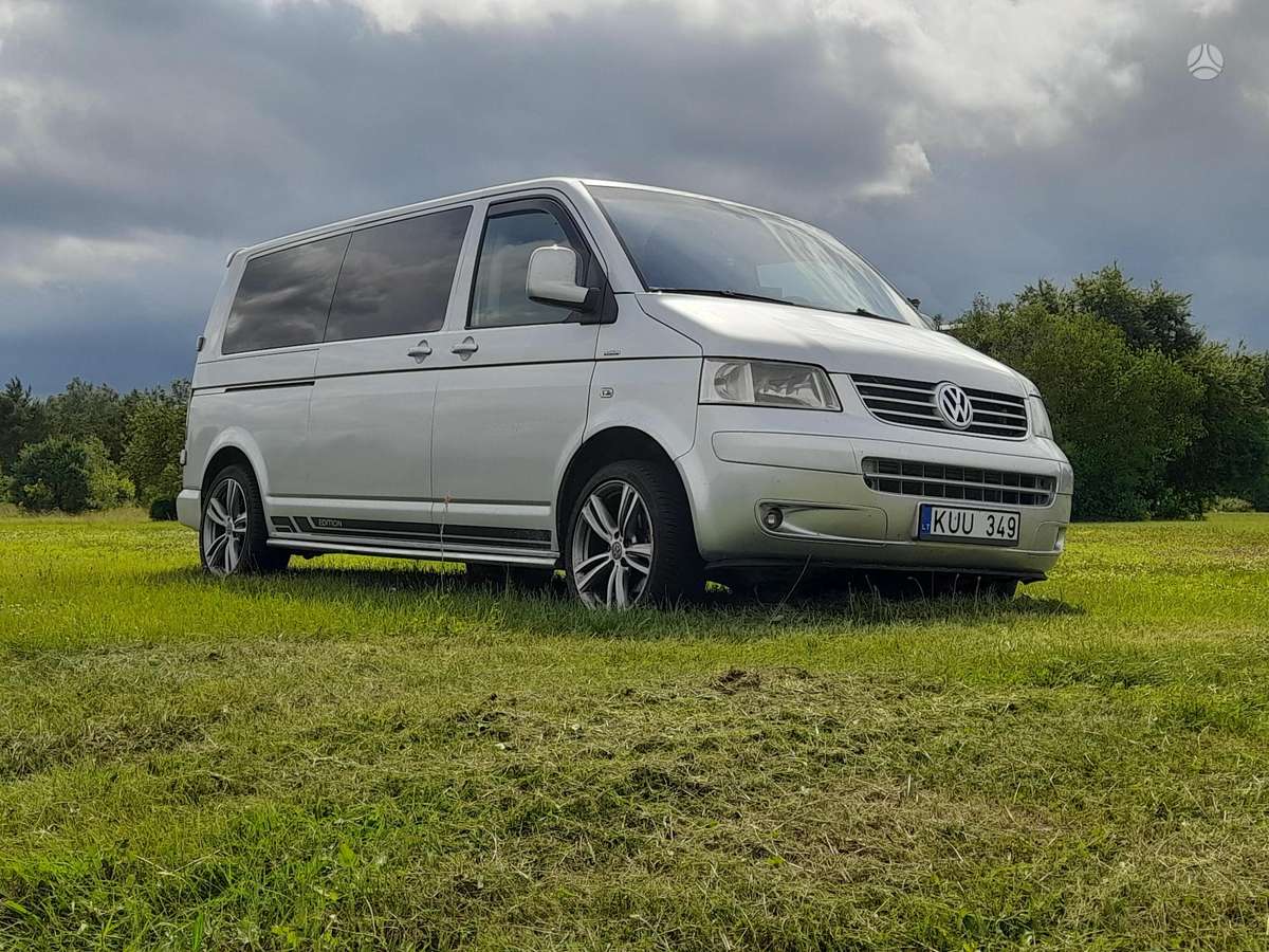 Volkswagen Caravelle 2007 — rear view