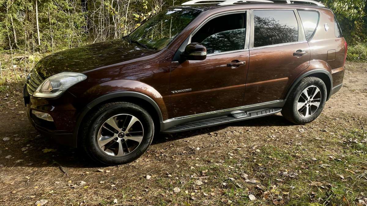 SsangYong Rexton 2014 — rear view