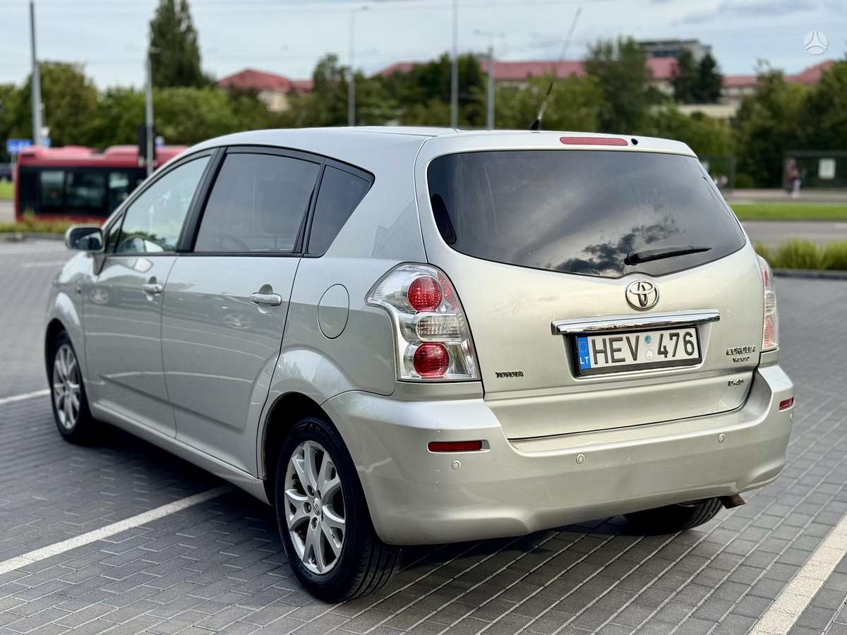 Toyota Corolla 2009 — engine 2200 cm³, 136 HP (100kW)