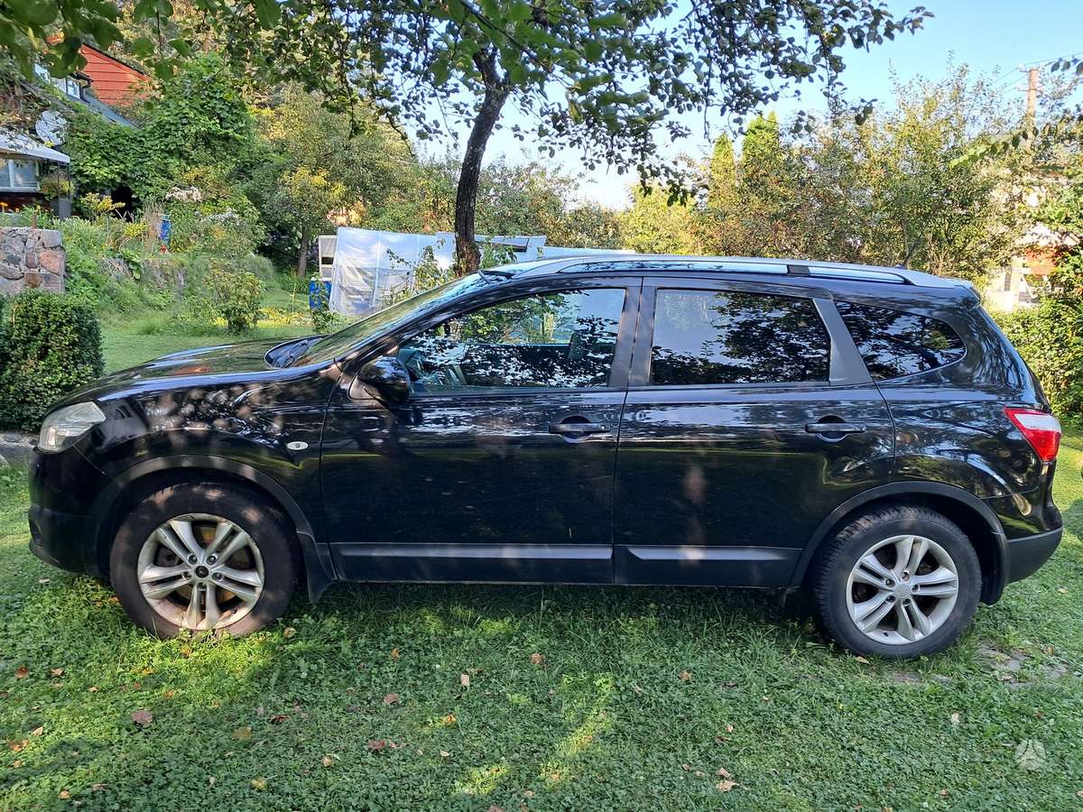 Nissan Qashqai+2 2012 — rear view