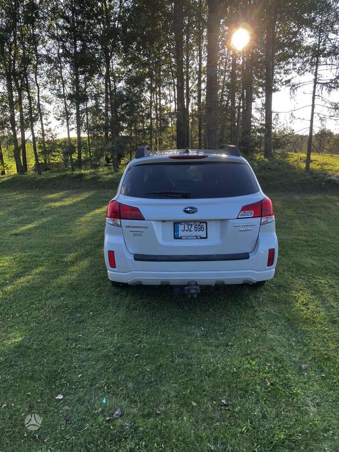 Subaru Outback 2012 — rear view