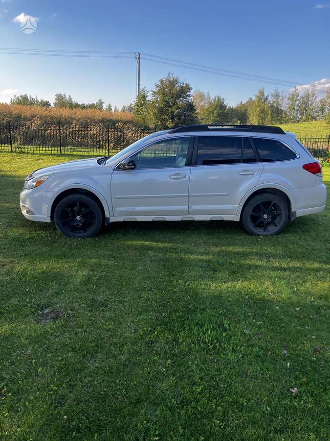 Subaru Outback 2012 — interior