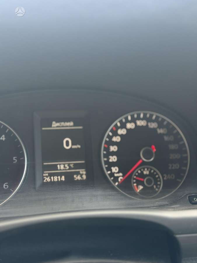 Volkswagen Touran 2011 — photo 17