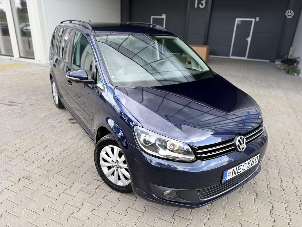 Volkswagen Touran 2011 — rear view